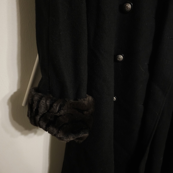 The Avenue Collection Long Coat - Picture 4 of 5